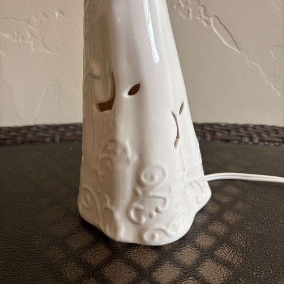 Delton Products Corp. Electric Ceramic Angel Lamp Night Light Approx. 12" H - Picture 5 of 13